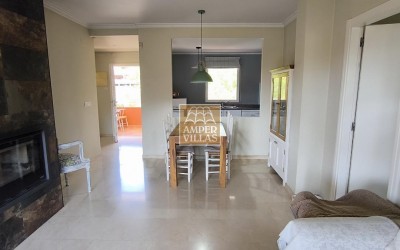 Bonito apartamento, ático, con piscina comunitaria en la sierra de Altea.